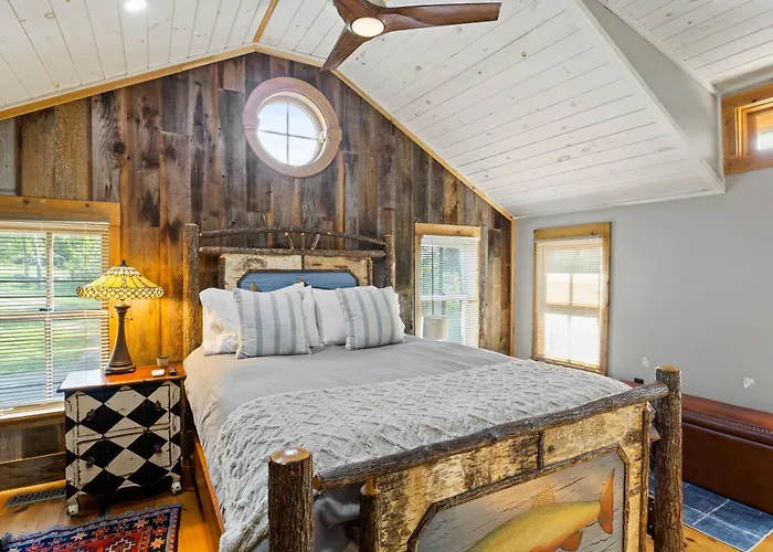 Cozy Two Bedroom Home On Canandaigua Lake