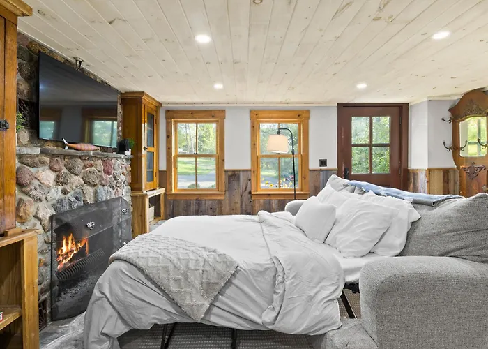 Cozy Two Bedroom Home On Canandaigua Lake