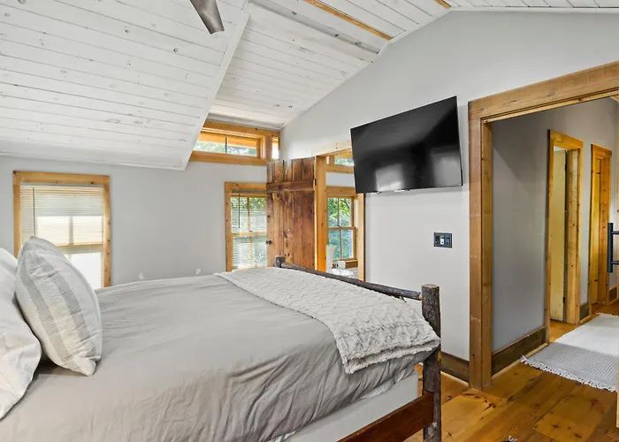 Cozy Two Bedroom Home On Canandaigua Lake