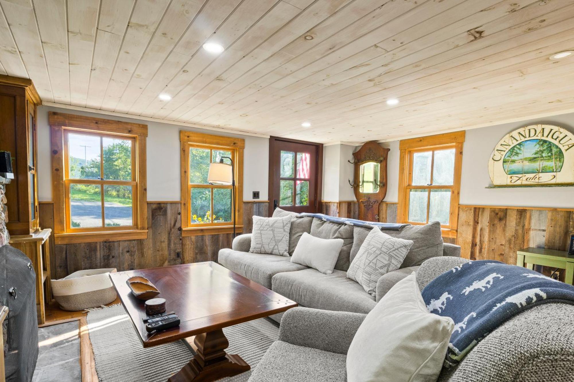Cozy Two Bedroom On Canandaigua * Rushville